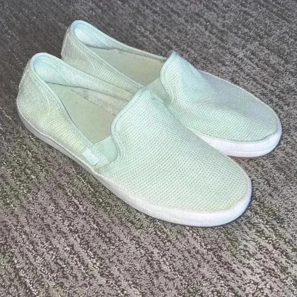 UGG shoes size 9.5 - Picture 1 of 9